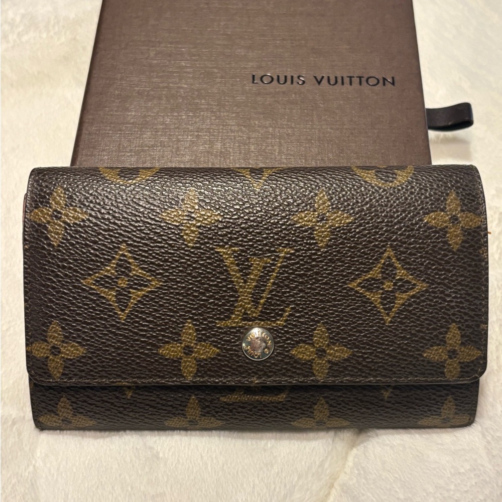 Louis Vuitton Brown Monogram Wallet - Picture 2 of 10